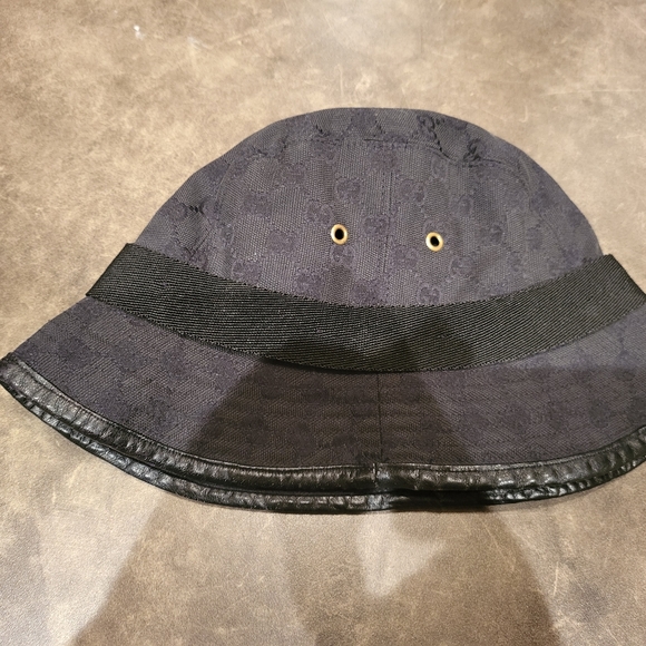 Gucci Black Bucket Hat - Picture 1 of 4